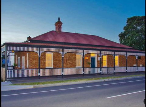 Lucy's Blackwood House - e-Seniors 0