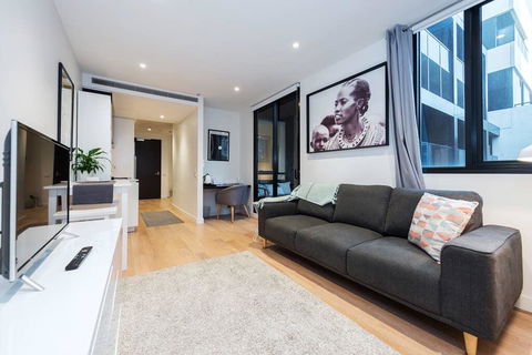 Luxury 1 Bed Unit BEST LOCATION IN SOUTH YARRA - e-Seniors 0
