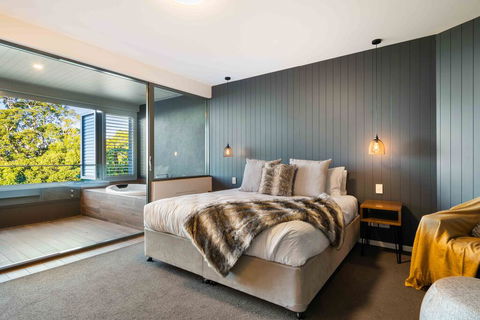 Luxury Spa Retreat With Ocean And Hinterland Views - e-Seniors 0