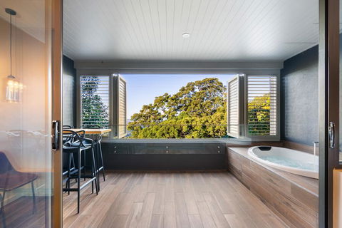 Luxury Spa Retreat With Ocean And Hinterland Views - e-Seniors 2