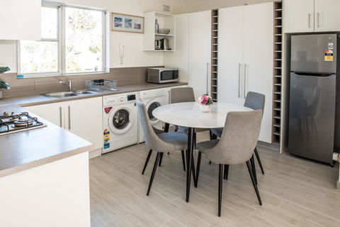 Manly 2 Stay Holiday Apartments - e-Seniors 3