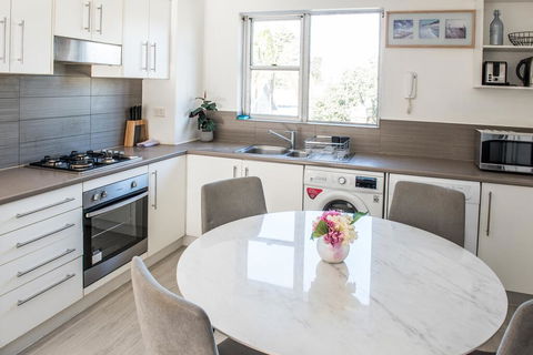 Manly 2 Stay Holiday Apartments - e-Seniors 2