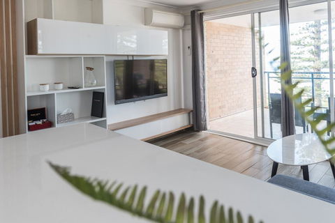 Manly Beachfront Apartment - e-Seniors 0