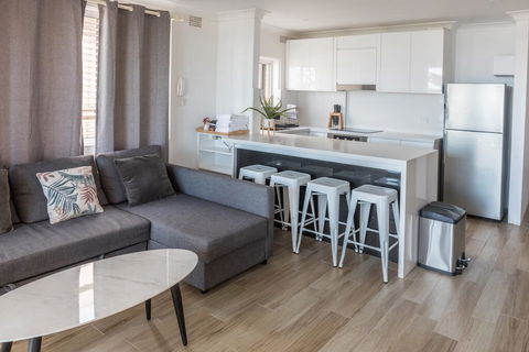 Manly Beachfront Apartment - e-Seniors 3