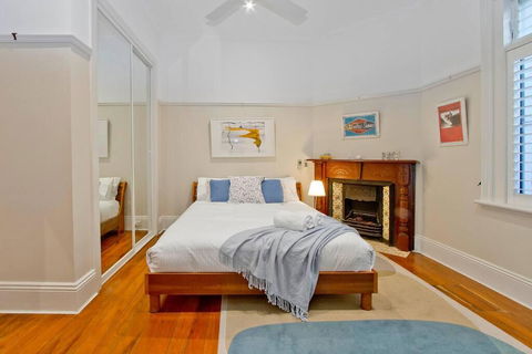 Manly Beachside 2 Bedroom House - e-Seniors 1