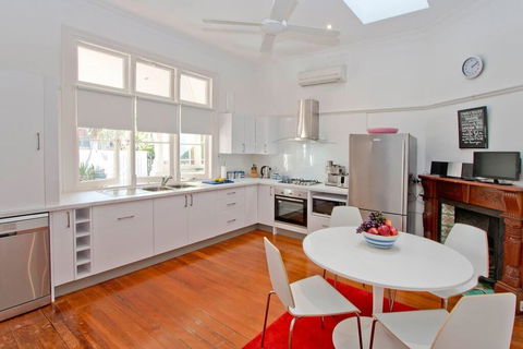 Manly Beachside 2 Bedroom House - e-Seniors 3