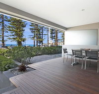 Manly Strand - Right on Manly Beach - e-Seniors