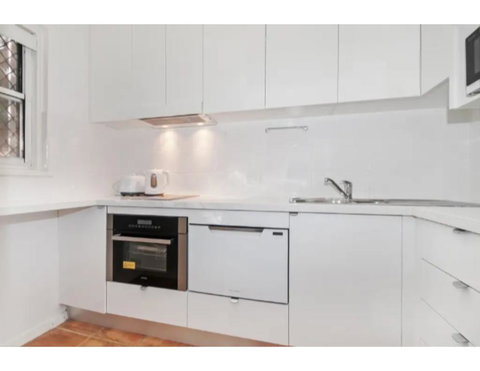 Manly Tranquil Escape - Modern Flat With Pool - e-Seniors 1