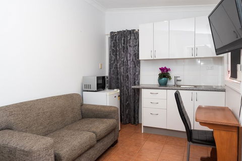 Manly's Hidden Gem - e-Seniors 2