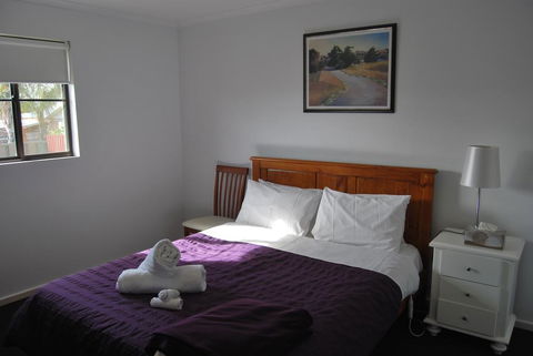 Maple Tree Cottage - e-Seniors 3