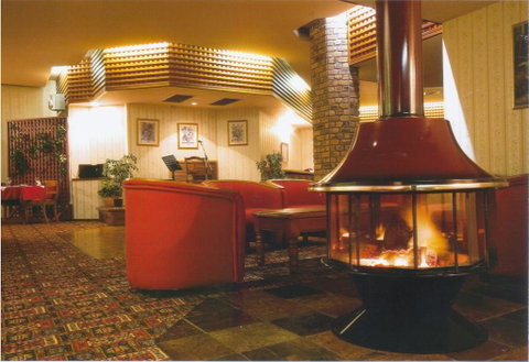 McNevins Warwick Motel - e-Seniors 2