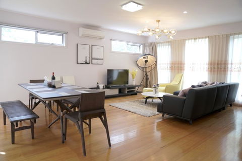 Melbourne Luxury Villa At Doncaster - e-Seniors 0