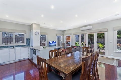 Merri Place - e-Seniors 0