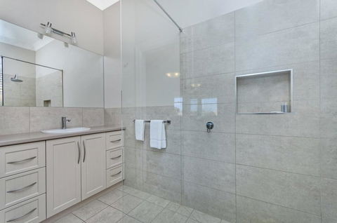 Merri Place - e-Seniors 1