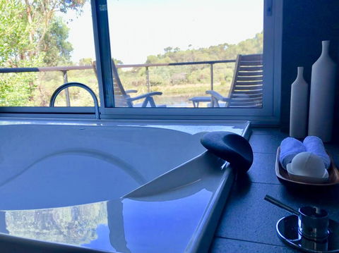 Messmates Luxury Eco Suites - e-Seniors 2