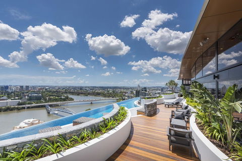 Modern Apartment In South Brisbane Infinity Pool - e-Seniors 0