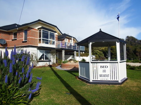 Moonlight Bay B&B Guest House - e-Seniors 2