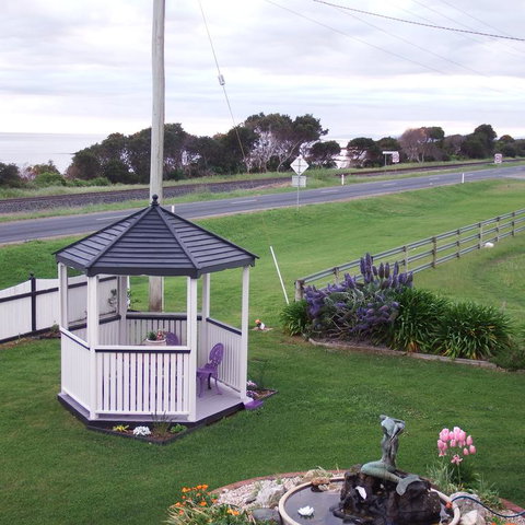 Moonlight Bay B&B Guest House - e-Seniors 3