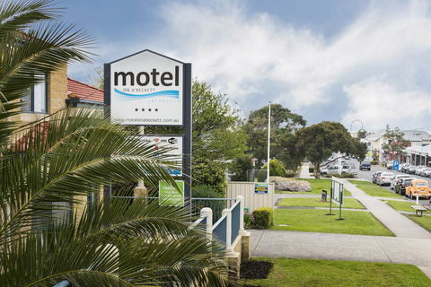 Motel On A'Beckett - e-Seniors 0
