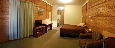 Mud Hut Motel - e-Seniors 1