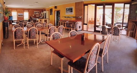 Mud Hut Motel - e-Seniors 3