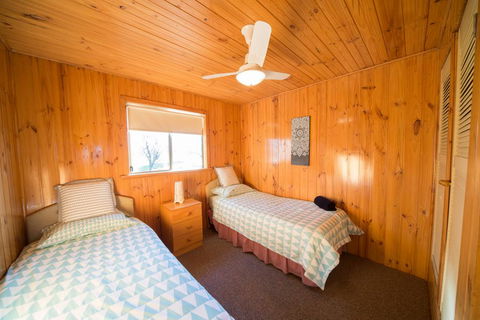 Mundic Waterfront Cottages - e-Seniors 3