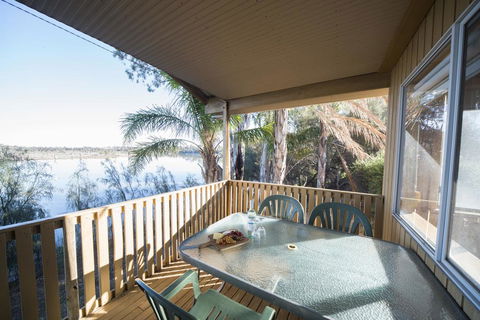 Mundic Waterfront Cottages - e-Seniors 0
