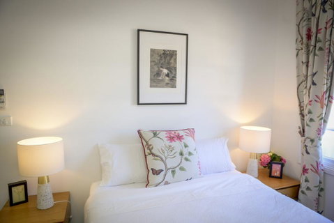 Myrtle Tree Lodge - Flowers, Kangaroo Valley - e-Seniors 1