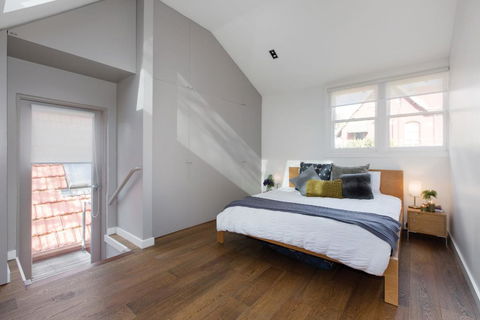 New York Loft Style Apartment 4 Km To CBD - e-Seniors 1