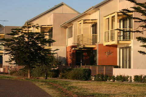 Newcastle Harbourside Terraces - e-Seniors 0