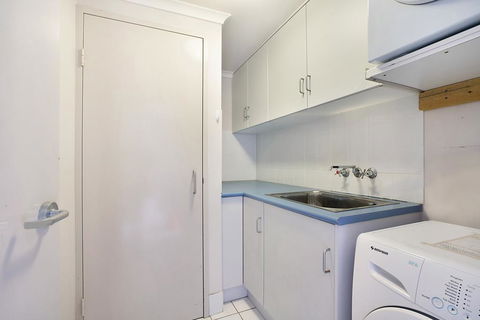 Newcastle Short Stay Apartments - Sandbar Newcastle Beach - e-Seniors 1