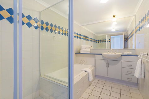 Newcastle Short Stay Apartments - Sandbar Newcastle Beach - e-Seniors 3