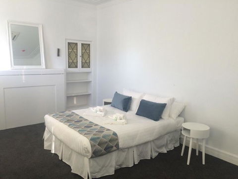Newcastle Tighes Hill Accommodation - e-Seniors 0