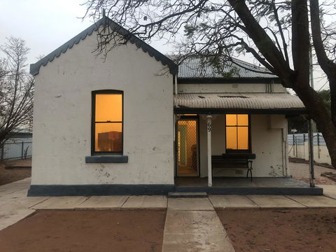 Newton Cottage - e-Seniors 0