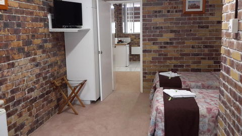 Nimbin Rocks Retreat - e-Seniors 1