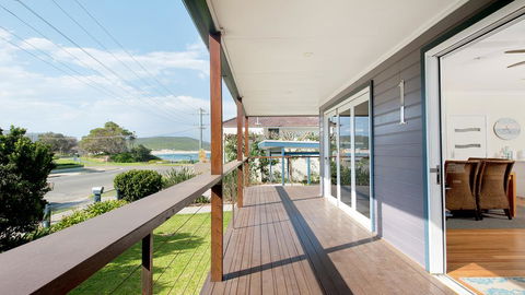 No. 1 Fingal Bay Beach House - The Little Abode - e-Seniors 0