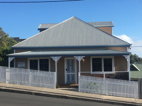 Noah's Stanley Luxury Bed And Breakfast - e-Seniors 1