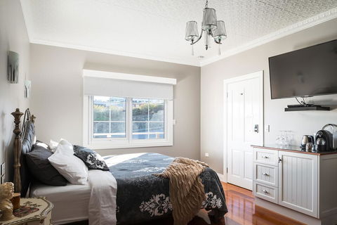 Noah's Stanley Luxury Bed And Breakfast - e-Seniors 2