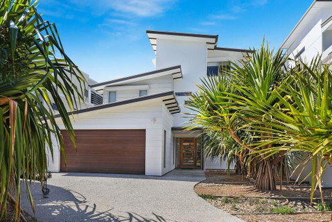 NORTHSHOR- ULTIMATE BEACH HOUSE - e-Seniors 1