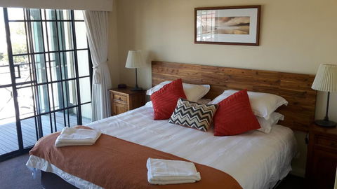 Ocean Sunsets - 2 Bedroom Converted Warehouse Apartment - e-Seniors 1