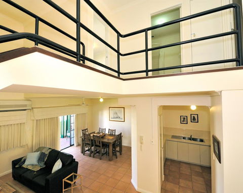 Ocean Sunsets - 2 Bedroom Converted Warehouse Apartment - e-Seniors 3