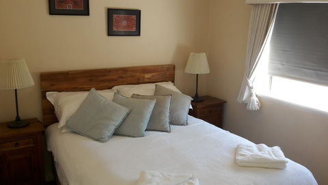 Ocean Sunsets - 2 Bedroom Converted Warehouse Apartment - e-Seniors 2