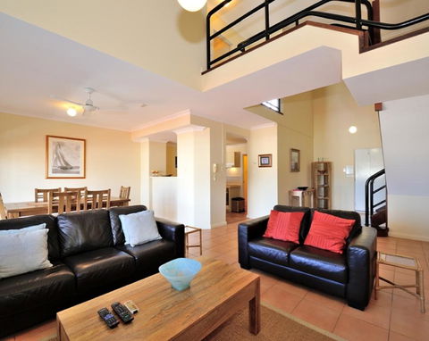 Ocean Sunsets - 2 Bedroom Converted Warehouse Apartment - e-Seniors 0