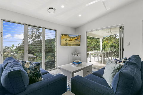 Ocean Views, Luxury Living In Noosa Heads - Unit 2/13 Angler Street - e-Seniors 1