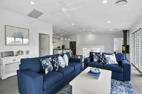 Ocean Views, Luxury Living In Noosa Heads - Unit 2/13 Angler Street - e-Seniors 0