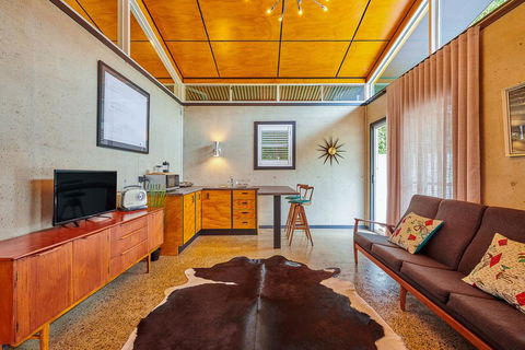 Palm Springs Suite - e-Seniors 3