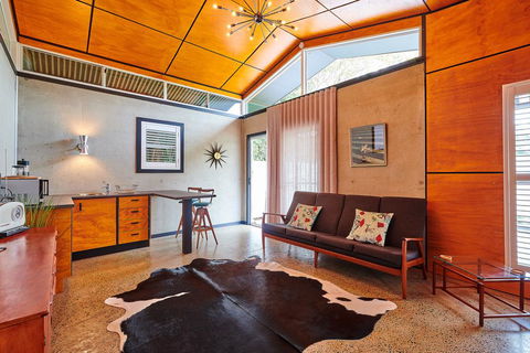 Palm Springs Suite - e-Seniors 0