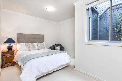 Paris On Maroondah - e-Seniors 2