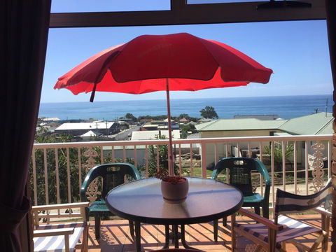 Penguin Seaside Homestay - e-Seniors 0