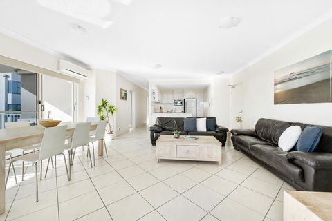 Penthouse - Private Rooftop Spa - e-Seniors 2